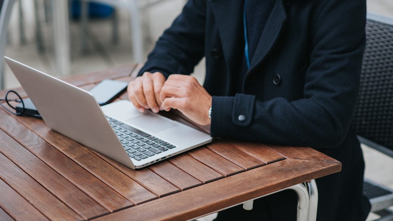 Co&nbsp;zrobić, gdy&nbsp;kontrahent nie&nbsp;odbiera telefonu i&nbsp;nie&nbsp;odpowiada na&nbsp;maile?